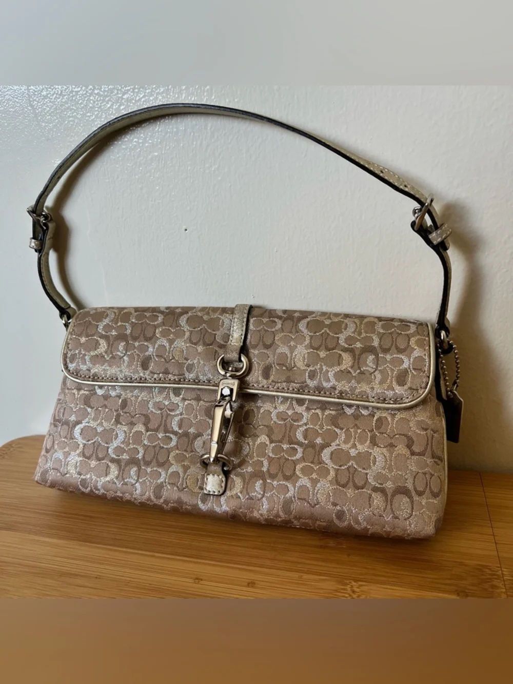 Coach vintage 2005 gold optic lurex signature 3595 Hamptons clip shoulder bag - Picture 7 of 15